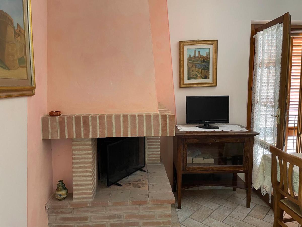 Casa Vacanza Le Case ซานจีมิญญาโน ภายนอก รูปภาพ