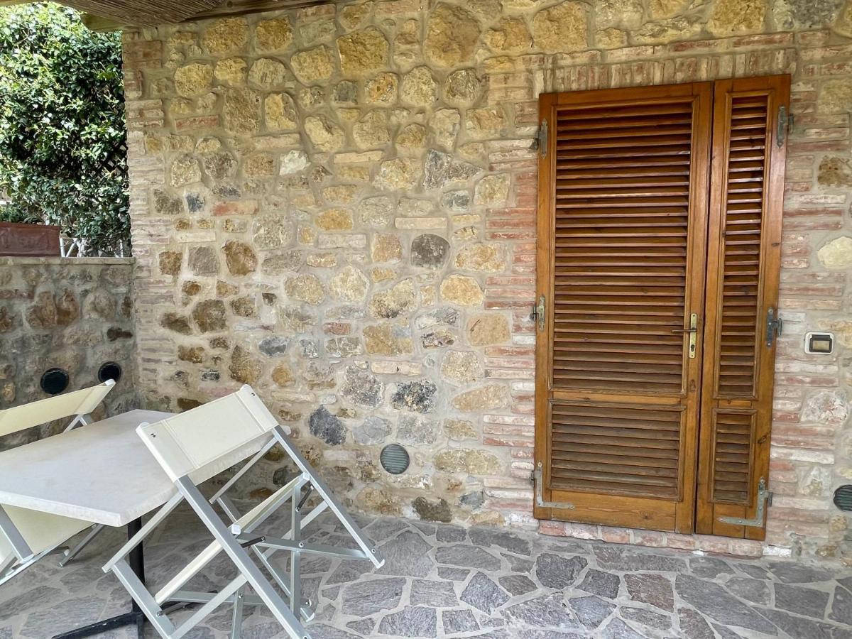 Casa Vacanza Le Case ซานจีมิญญาโน ภายนอก รูปภาพ