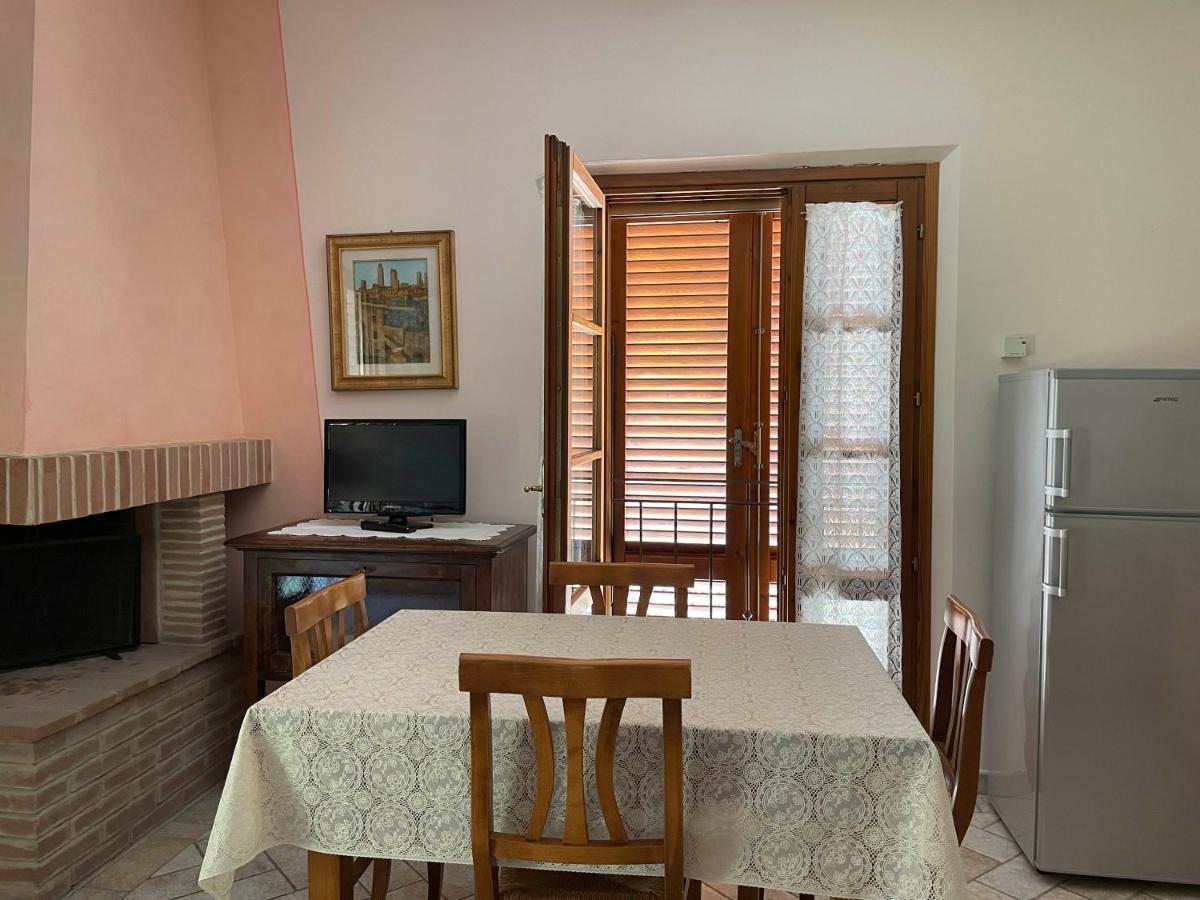 Casa Vacanza Le Case ซานจีมิญญาโน ภายนอก รูปภาพ