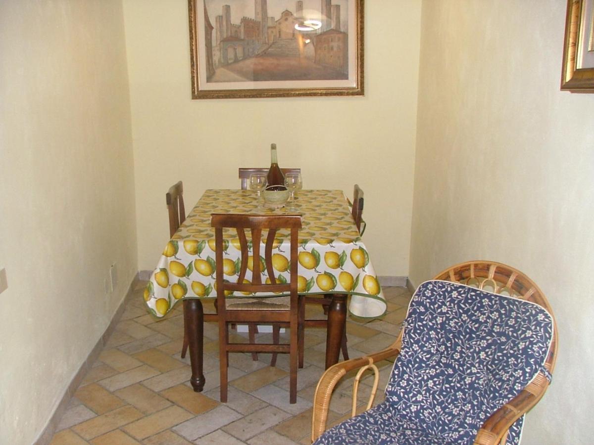 Casa Vacanza Le Case ซานจีมิญญาโน ภายนอก รูปภาพ