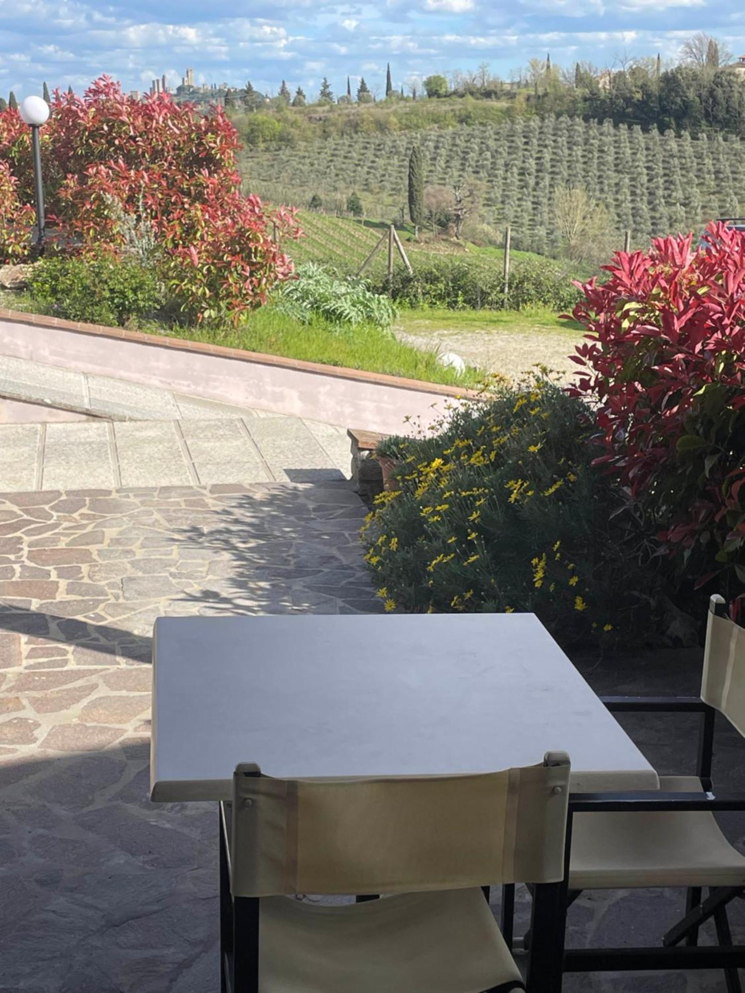 Casa Vacanza Le Case ซานจีมิญญาโน ภายนอก รูปภาพ